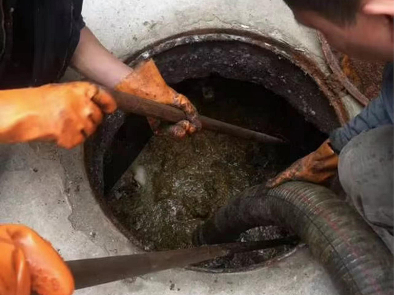 沾益清理化粪池时如何避免沼气的危害？